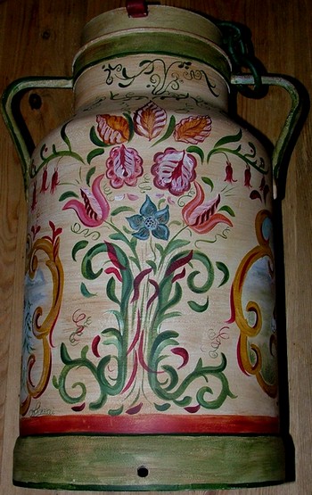Nathalie RENZACCI - Interior Design - Decoration of Interior Bouille à Lait (Bidon de Lait) entièrement peint sur les côtés : Face Fleurs Paysannes